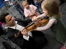 В Петербурге «раскрасят концерт» международного скрипичного фестиваля