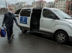 Вячеслав Макаров оказал адресную помощь нуждающимся петербуржцам