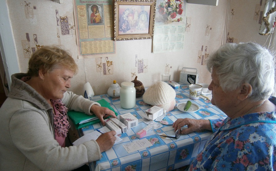 Клиенты центра социального обслуживания. Социальное обслуживание на дому. Обслуживание пожилых на дому. Социальное обслуживание пожилых и инвалидов. Социальное обслуживание пожилых.